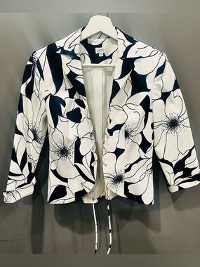 Vintage Cache Black and White Floral Lace-Up Blazer